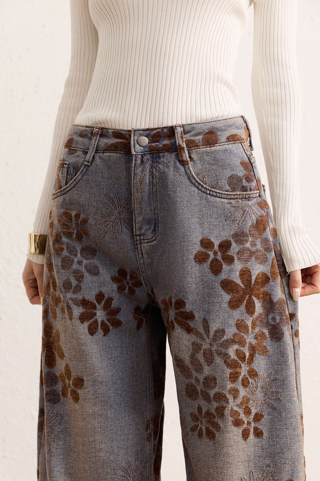 Alessia | Vaqueros de Tiro Alto con Estampado Floral y Bolsillos